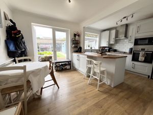 Kitchen Diner- click for photo gallery